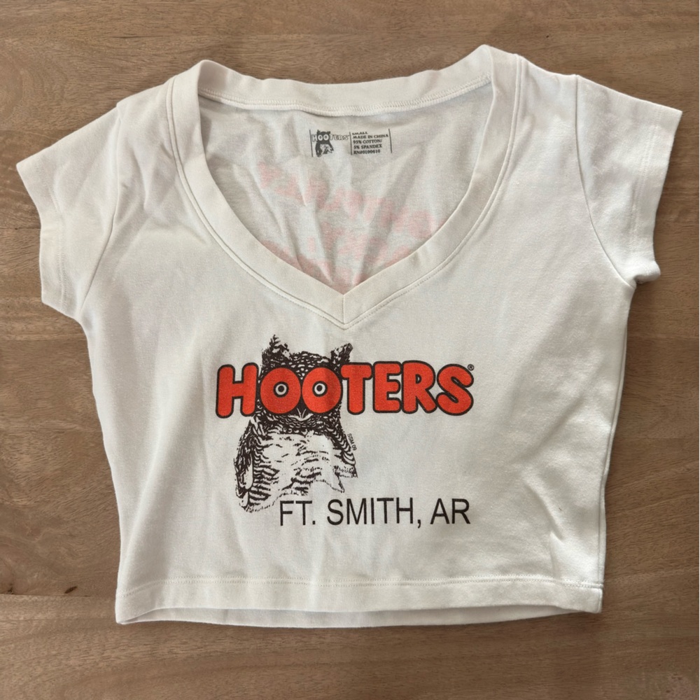 Hooters White Short Sleeve Tee Classic Cotton